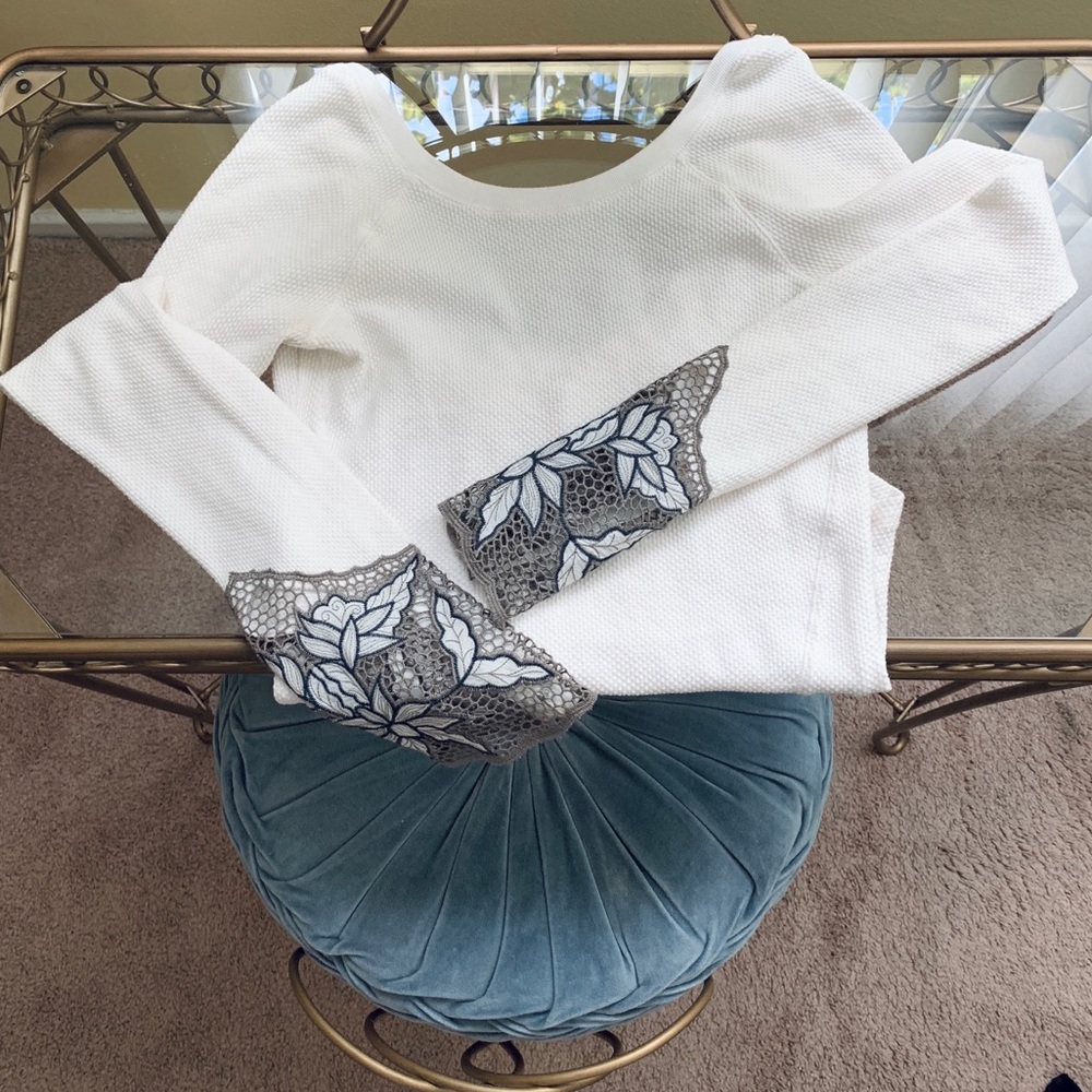 FREE PEOPLE BEAUTIFUL TOP 🕊